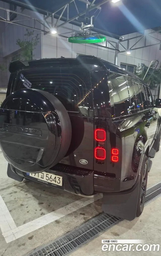 Land Rover Defender 2022 thumb 4