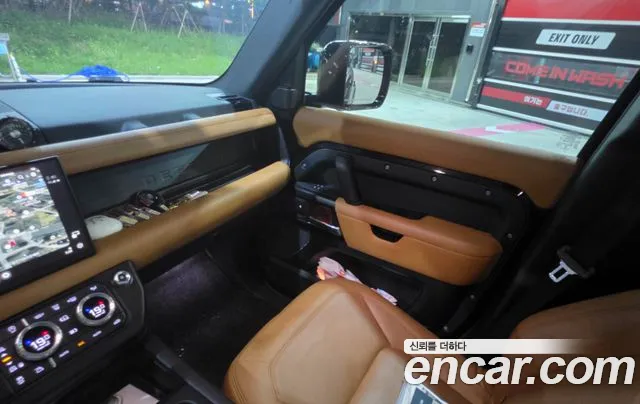Land Rover Defender 2022 thumb 9