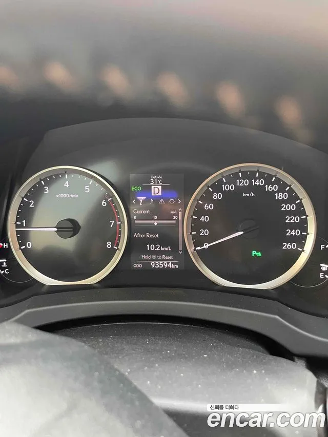 Lexus IS 2016 thumb 7