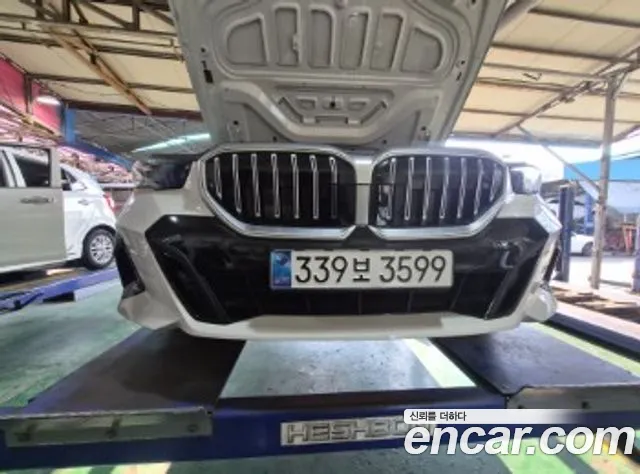 BMW 5-Series 2025 thumb 3