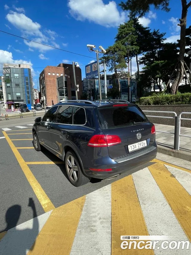 Volkswagen Touareg 2012 thumb 2