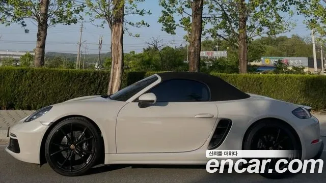 Porsche Cayman 2018 thumb 2