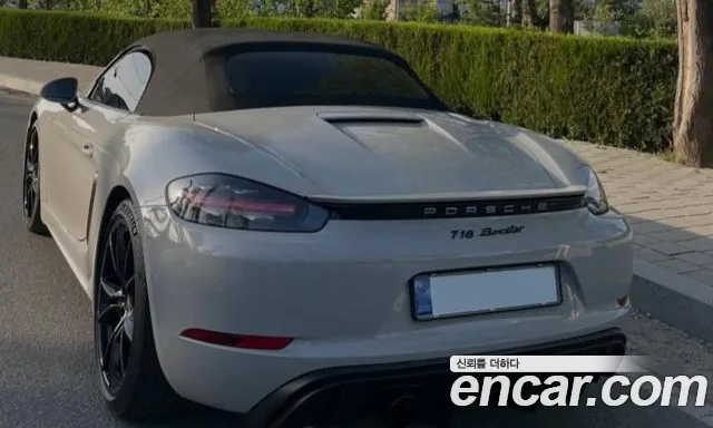 Porsche Cayman 2018 thumb 3