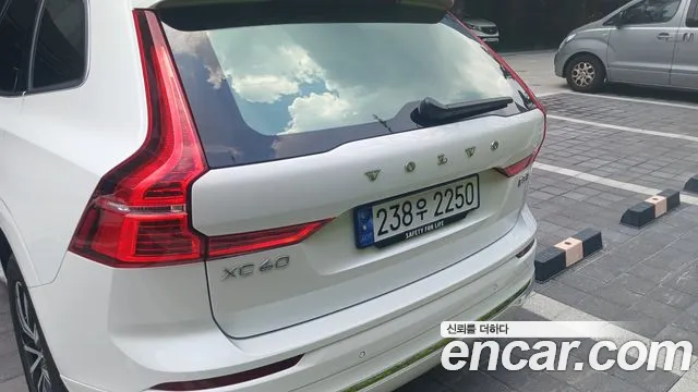 Volvo XC60 2023 thumb 2
