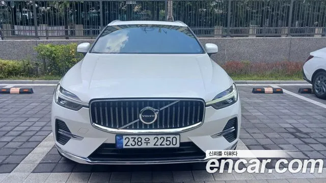 Volvo XC60 2023 thumb 3