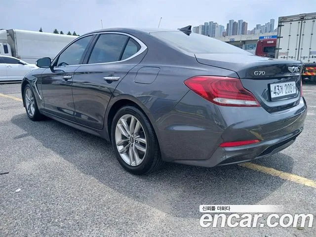 Genesis G70 2018 thumb 6