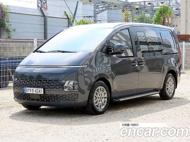 Hyundai Staria 2025 thumb 2