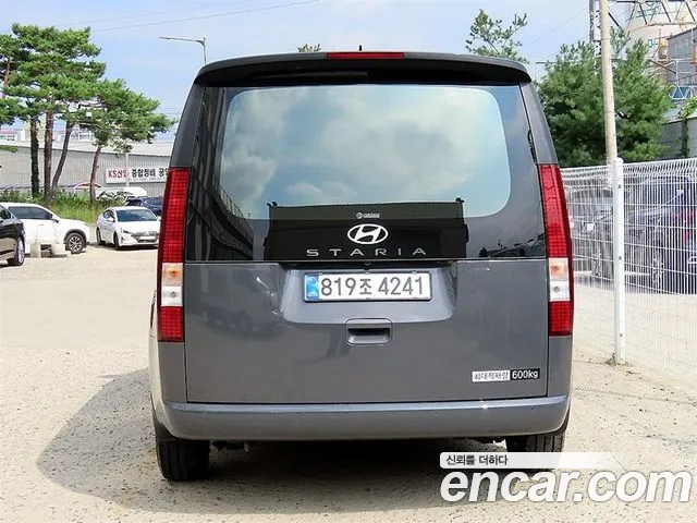 Hyundai Staria 2025 thumb 4