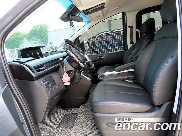 Hyundai Staria 2025 thumb 5