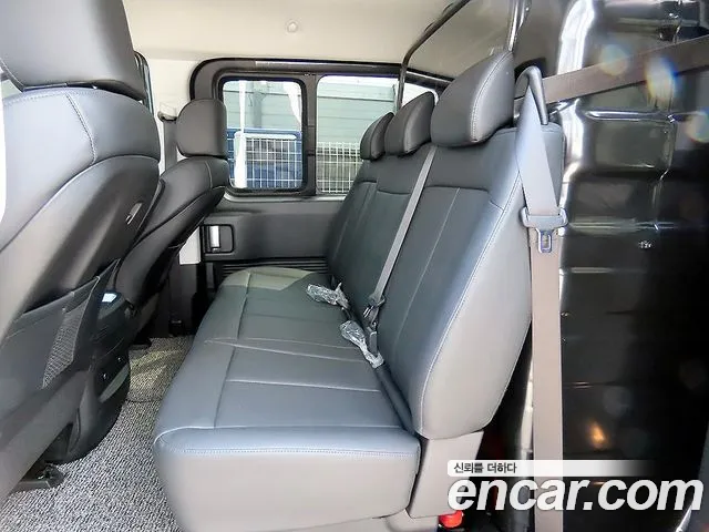 Hyundai Staria 2025 thumb 6