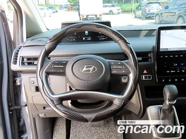 Hyundai Staria 2025 thumb 8