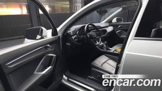 Audi Q3 2020 thumb 10