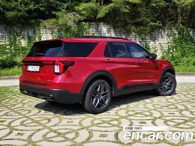 Ford Explorer 2025 thumb 3