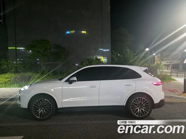 Porsche Cayenne 2021 thumb 8