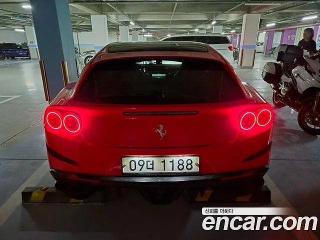 Ferrari GTC4 Lusso 2017 thumb 2
