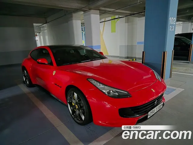 Ferrari GTC4 Lusso 2017 thumb 5