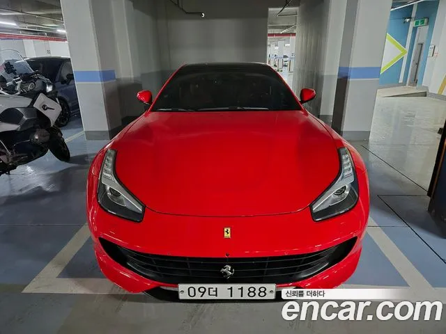 Ferrari GTC4 Lusso 2017 thumb 9