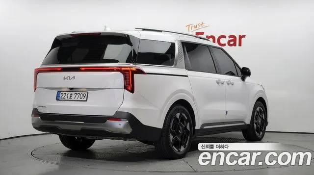 Kia Carnival 2024 thumb 2