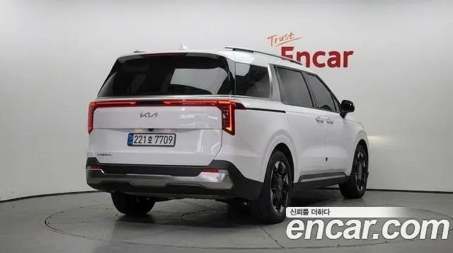 Kia Carnival 2024 thumb 4