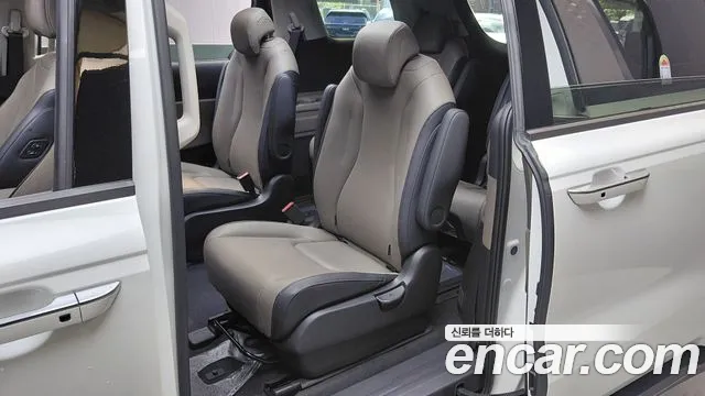 Kia Carnival 2024 thumb 10