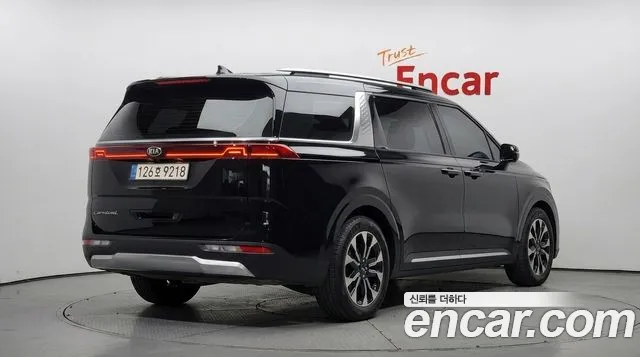 Kia Carnival 2021 thumb 2