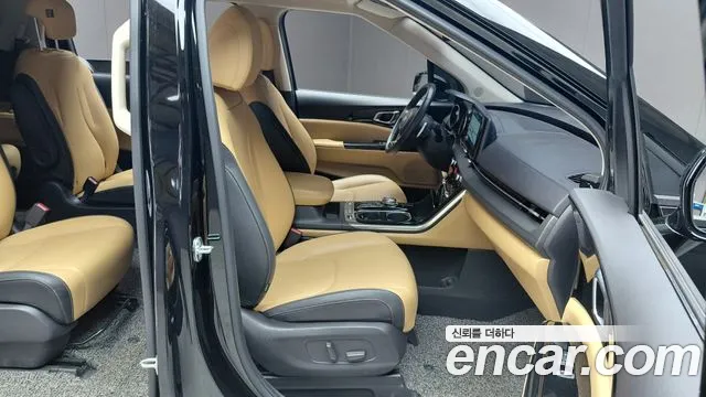 Kia Carnival 2021 thumb 10