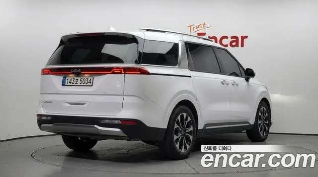 Kia Carnival 2021 thumb 2