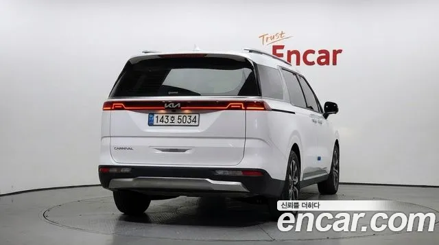 Kia Carnival 2021 thumb 4