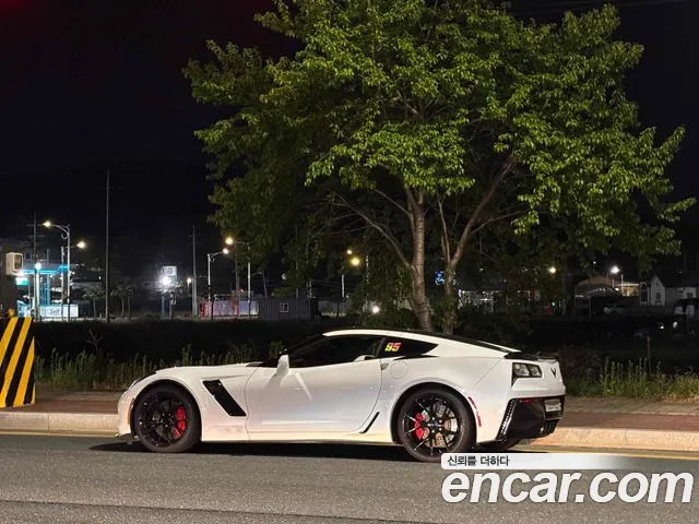 Chevrolet Corvette 2018 thumb 11