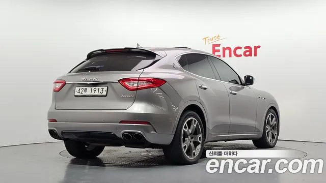 Maserati Levante 2017 thumb 2