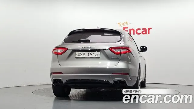 Maserati Levante 2017 thumb 4