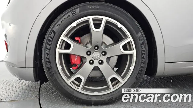Maserati Levante 2017 thumb 5