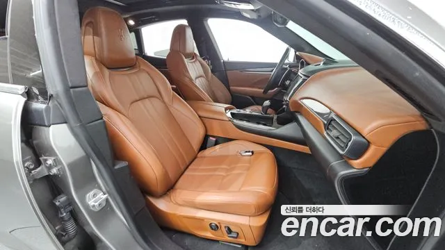 Maserati Levante 2017 thumb 11
