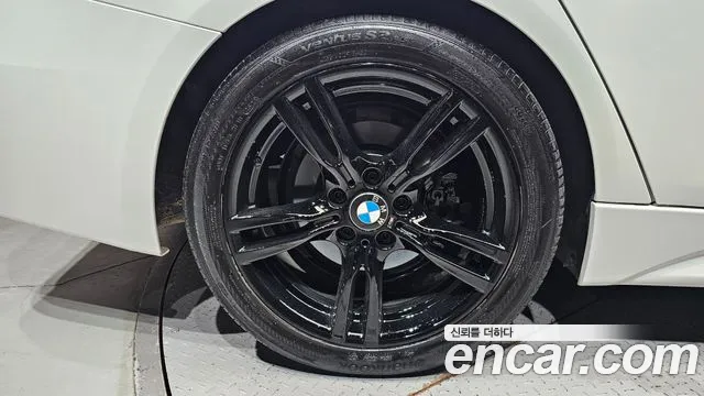 BMW 3 серии 2018 thumb 5