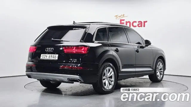 Audi Q7 2019 thumb 2