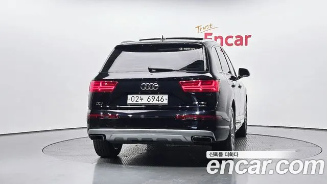 Audi Q7 2019 thumb 4