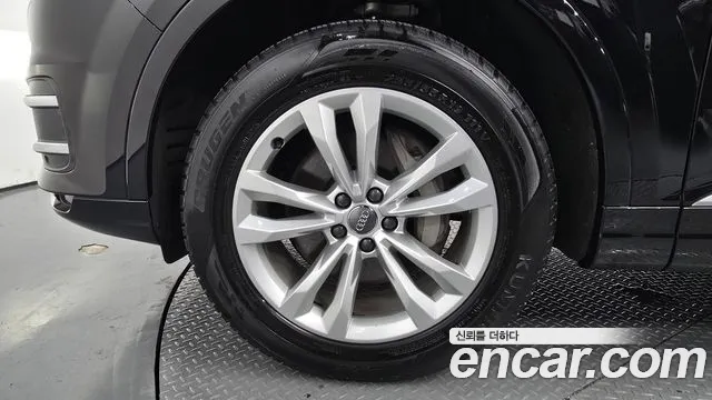 Audi Q7 2019 thumb 5