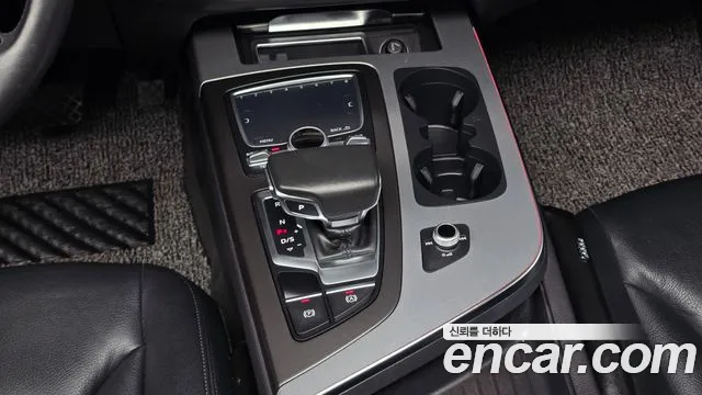 Audi Q7 2019 thumb 9