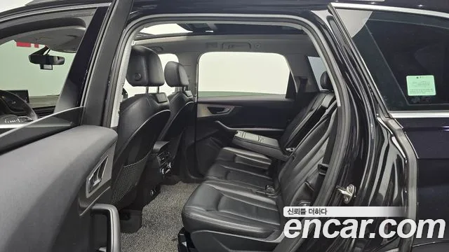Audi Q7 2019 thumb 12
