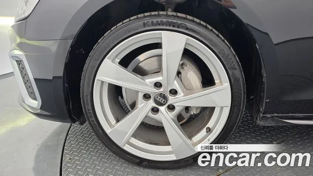 Audi A4 2021 thumb 5