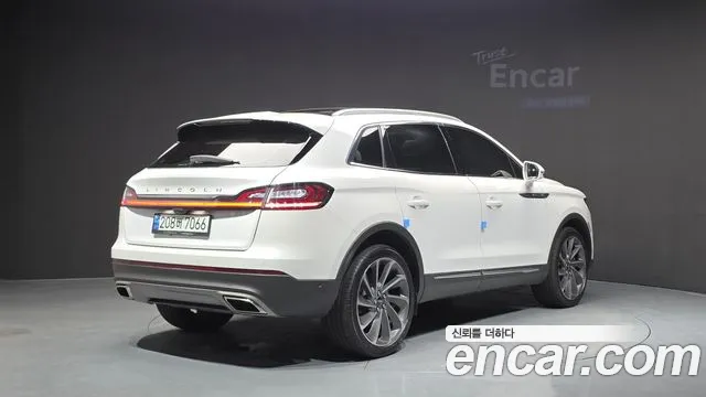 Lincoln Nautilus 2022 thumb 2