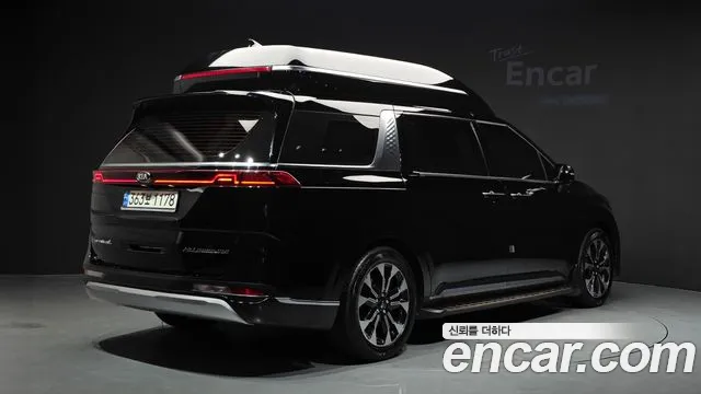 Kia Carnival 2021 thumb 2