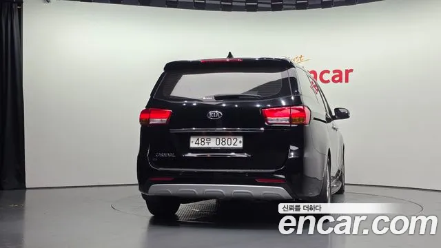Kia Carnival 2016 thumb 4