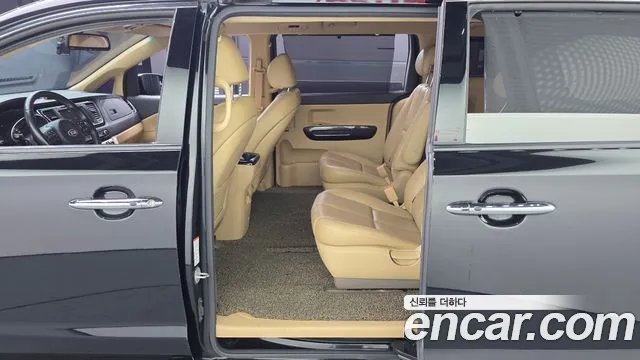 Kia Carnival 2016 thumb 11