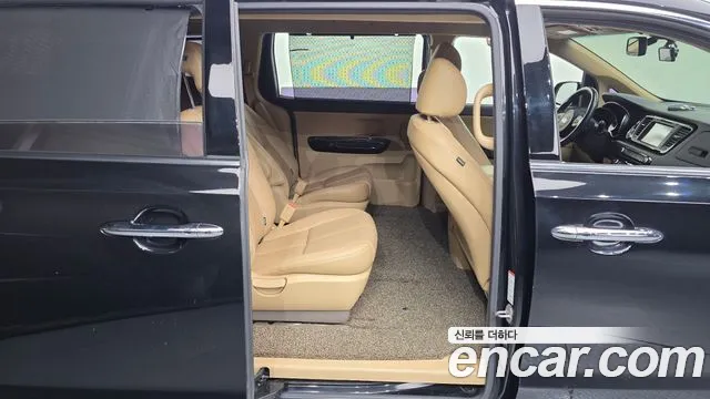 Kia Carnival 2016 thumb 12