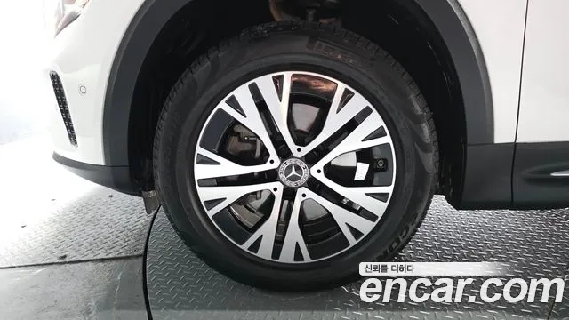 Mercedes-Benz GLB 2024 thumb 4
