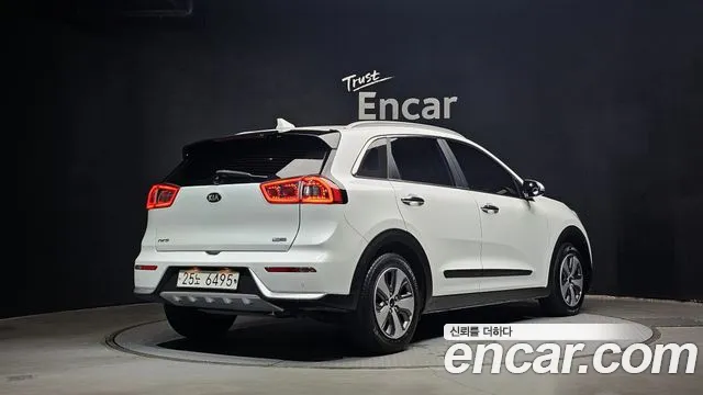 Kia Niro 2018 thumb 2