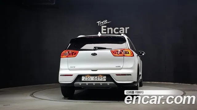 Kia Niro 2018 thumb 4