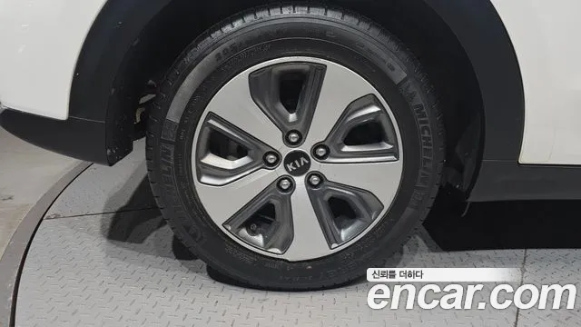 Kia Niro 2018 thumb 5