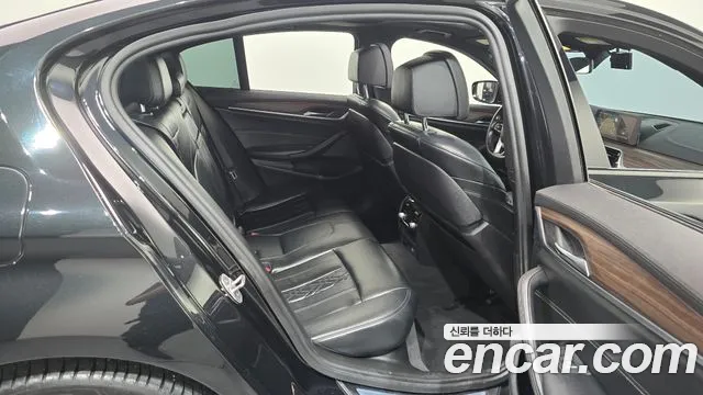 BMW 5 серии 2017 thumb 11